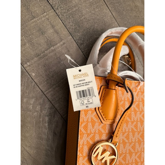 NWT Michael Kors Mercer XS Honeycomb Gold Signature PVC Shopper XBody - Picture 3 of 10